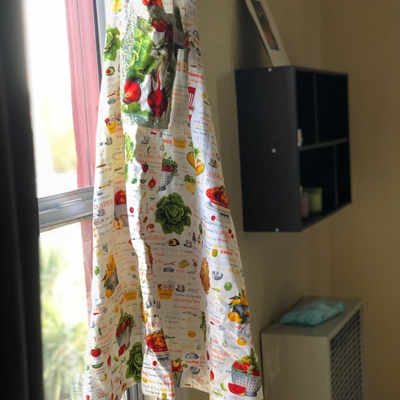 Apron - Picture 2 of 3